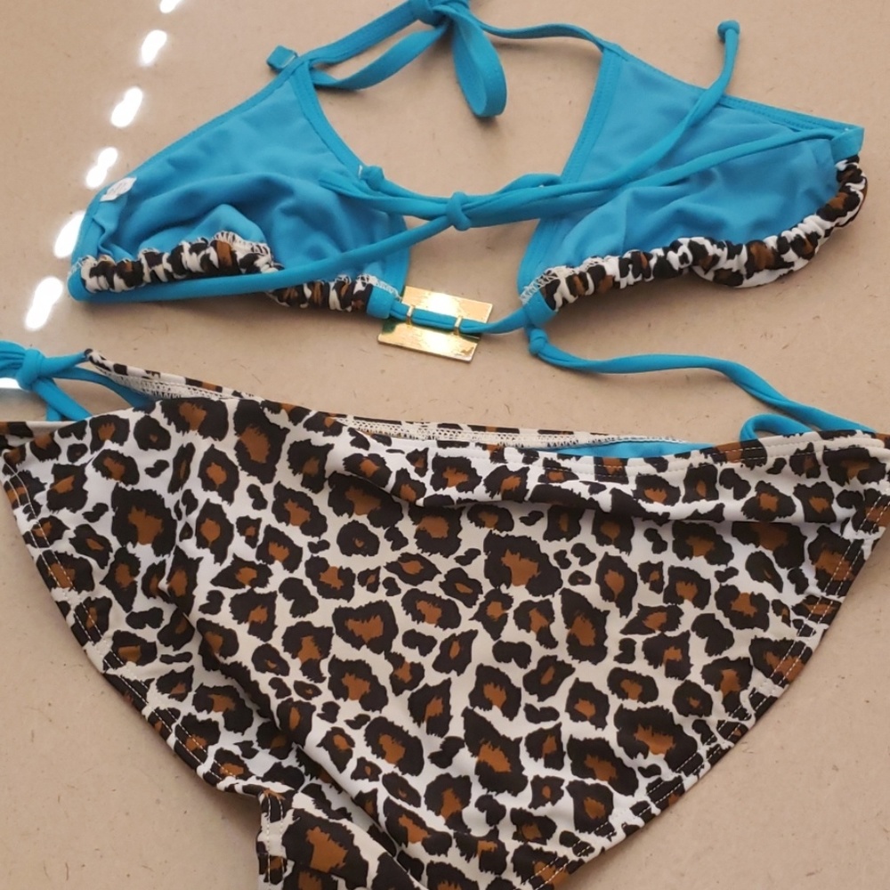 Bikini - Picture 2 of 2